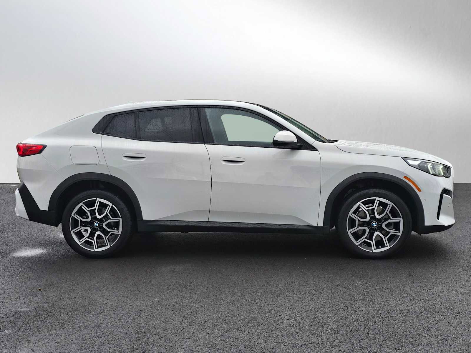 Used 2025 BMW X2 xDrive28i w/ Technology Package image 4