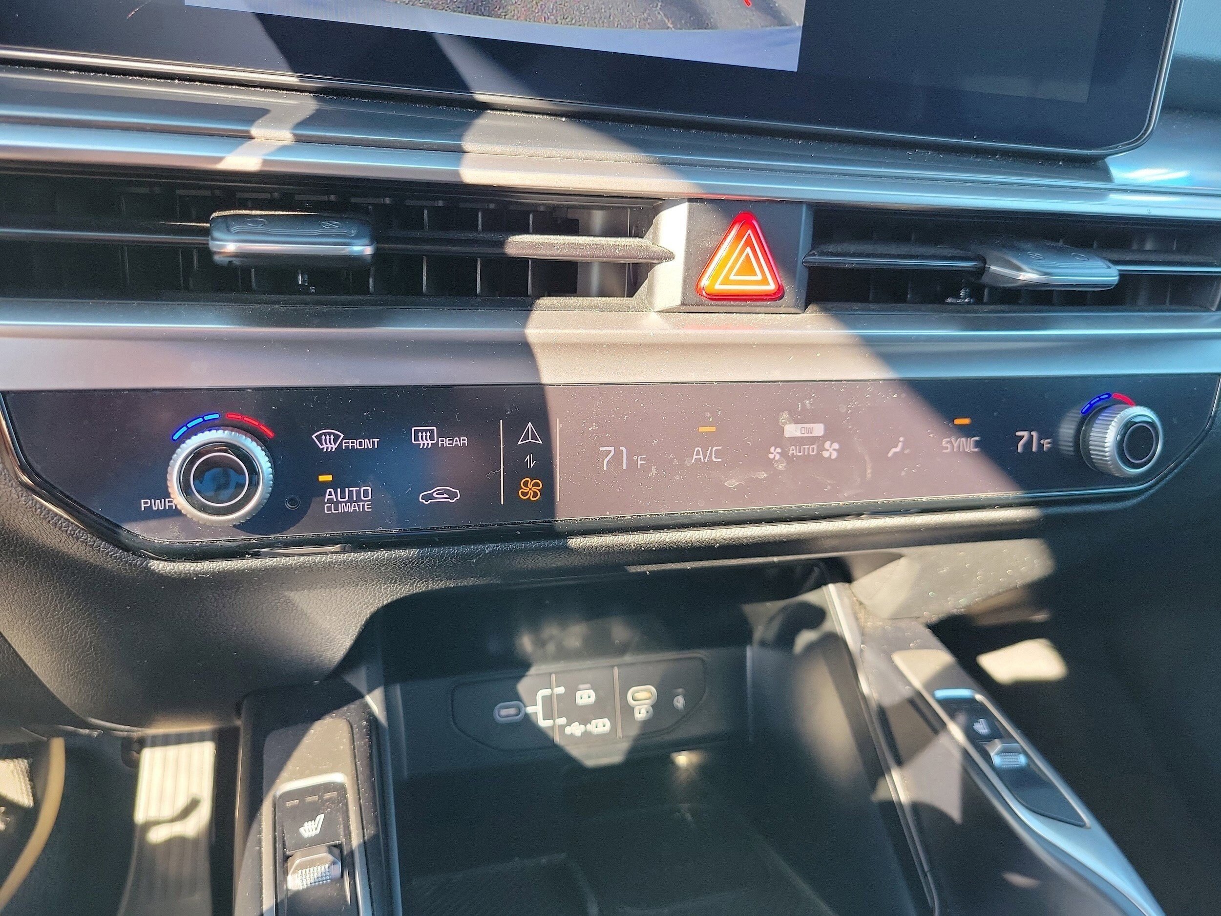 Used 2024 Kia Sorento S image 24