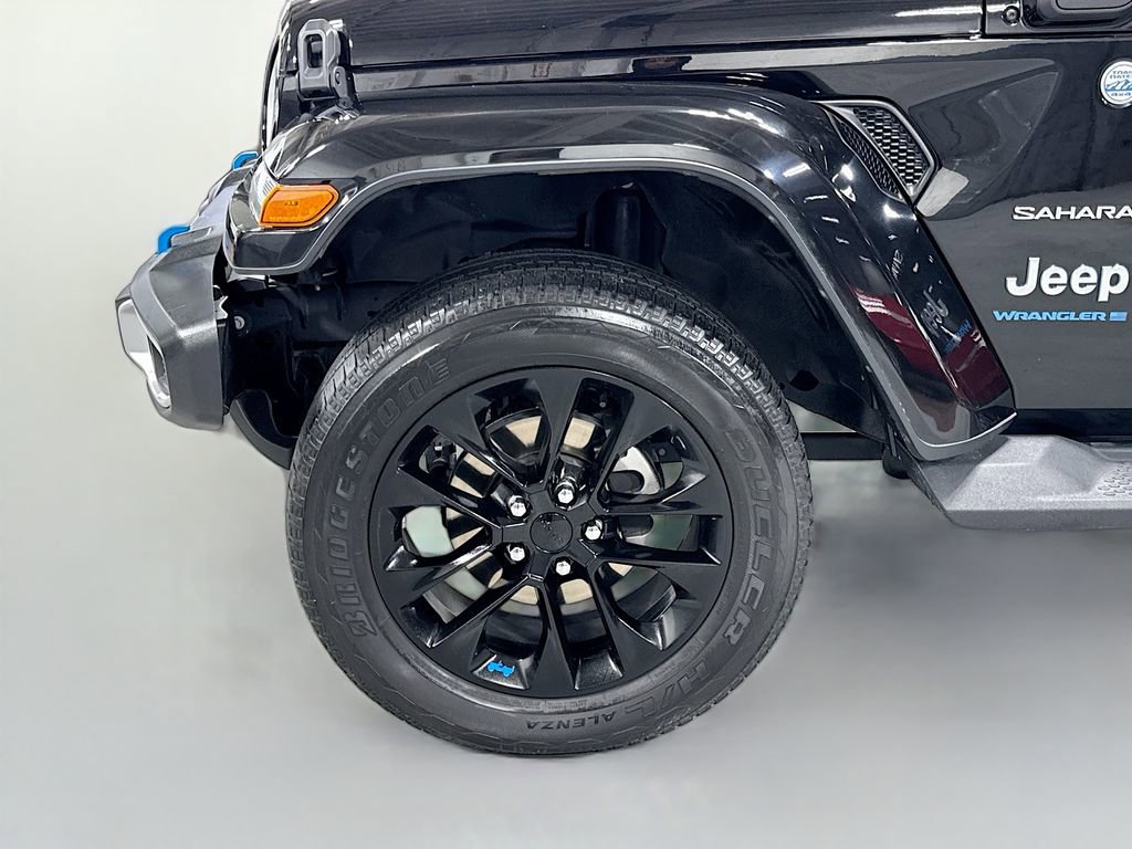 Used 2023 Jeep Wrangler Unlimited Sahara w/ Cold Weather Group AWD/4WD image 12