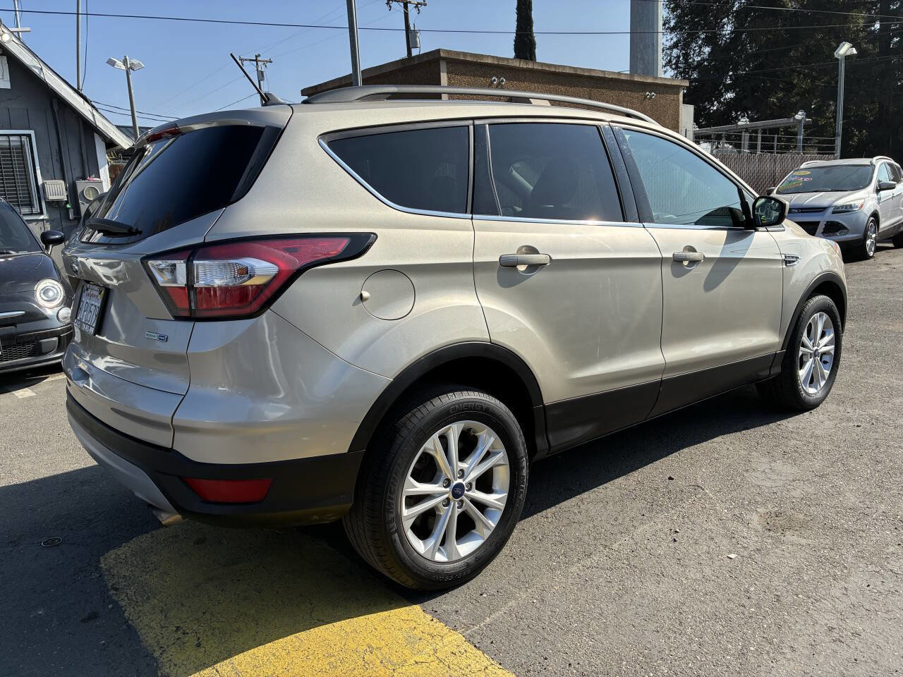Used 2018 Ford Escape SE w/ SE Sync 3 Package image 2