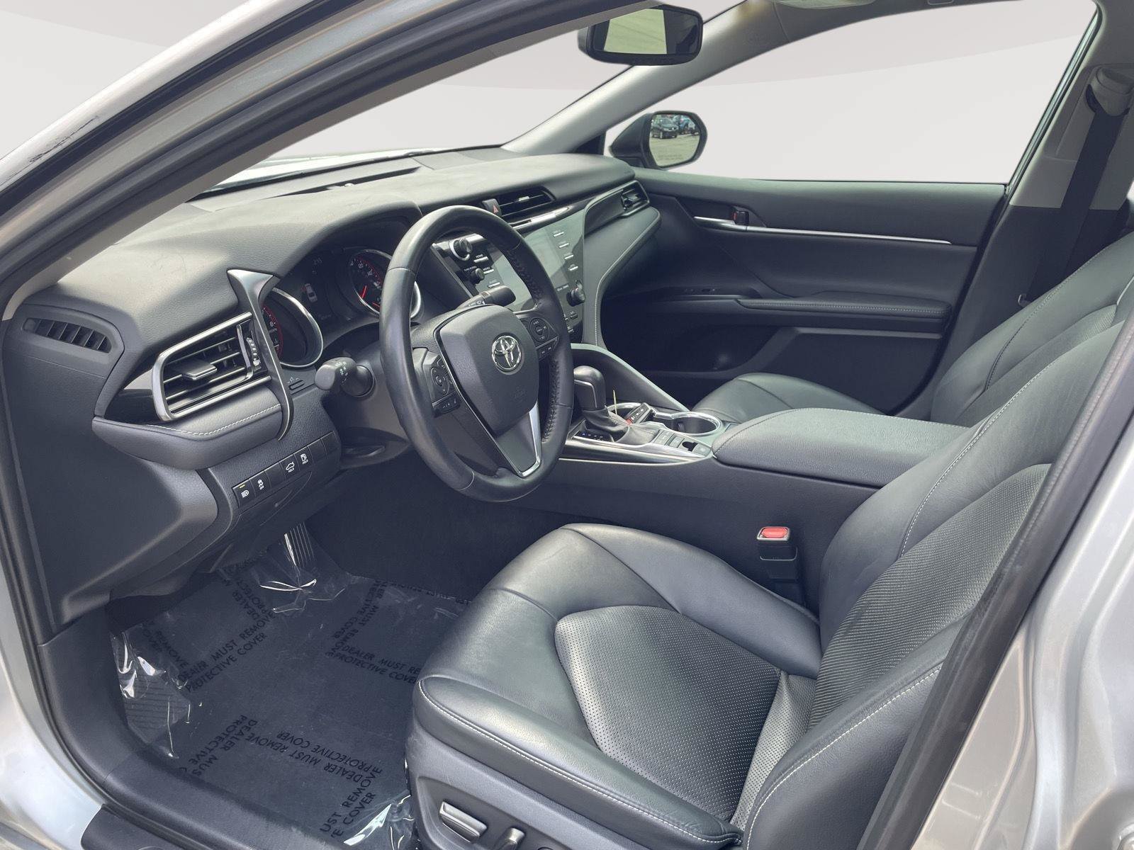 Used 2020 Toyota Camry XSE FWD image 3