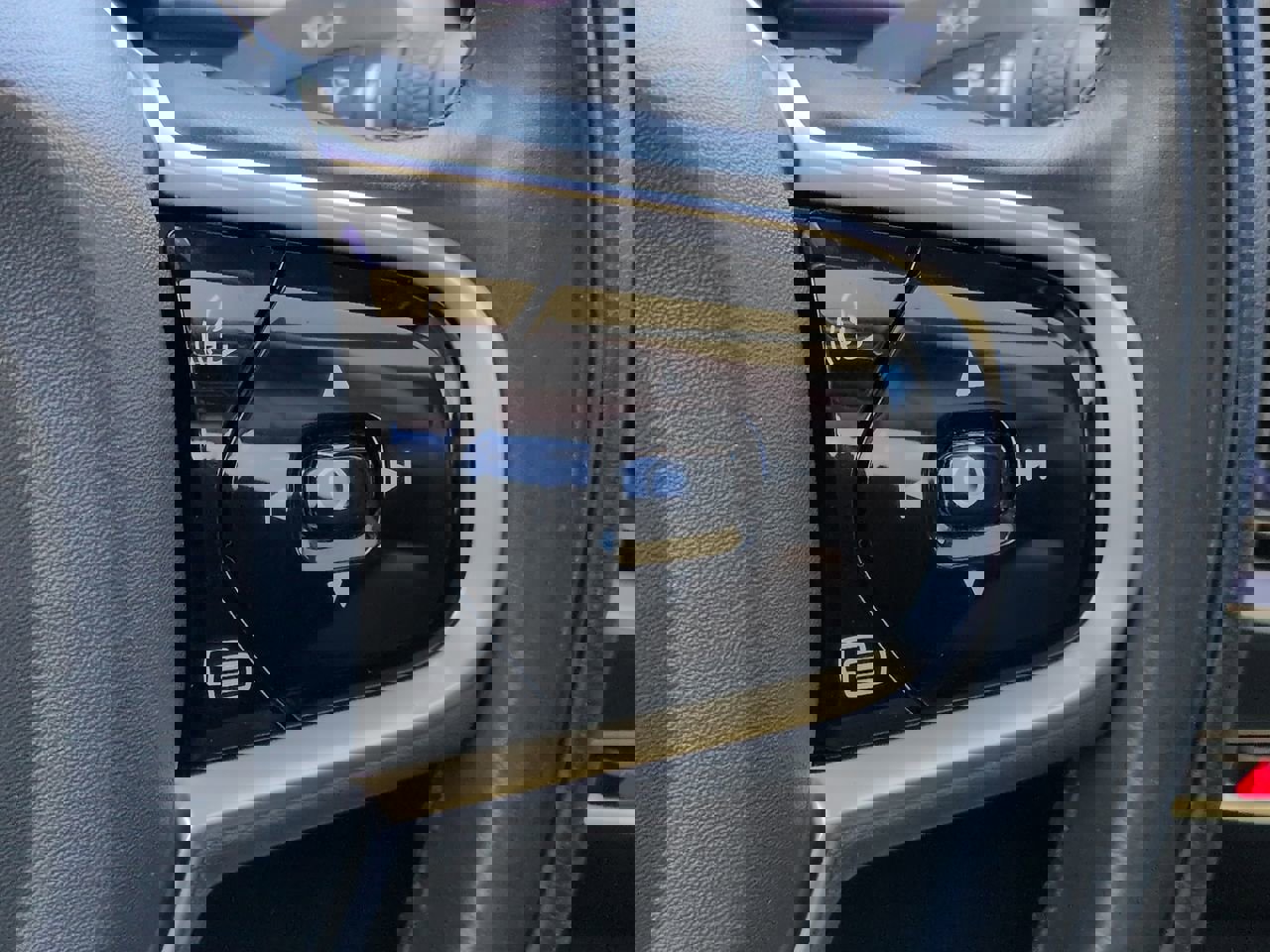 Used 2019 Volvo S60 T5 Momentum image 27