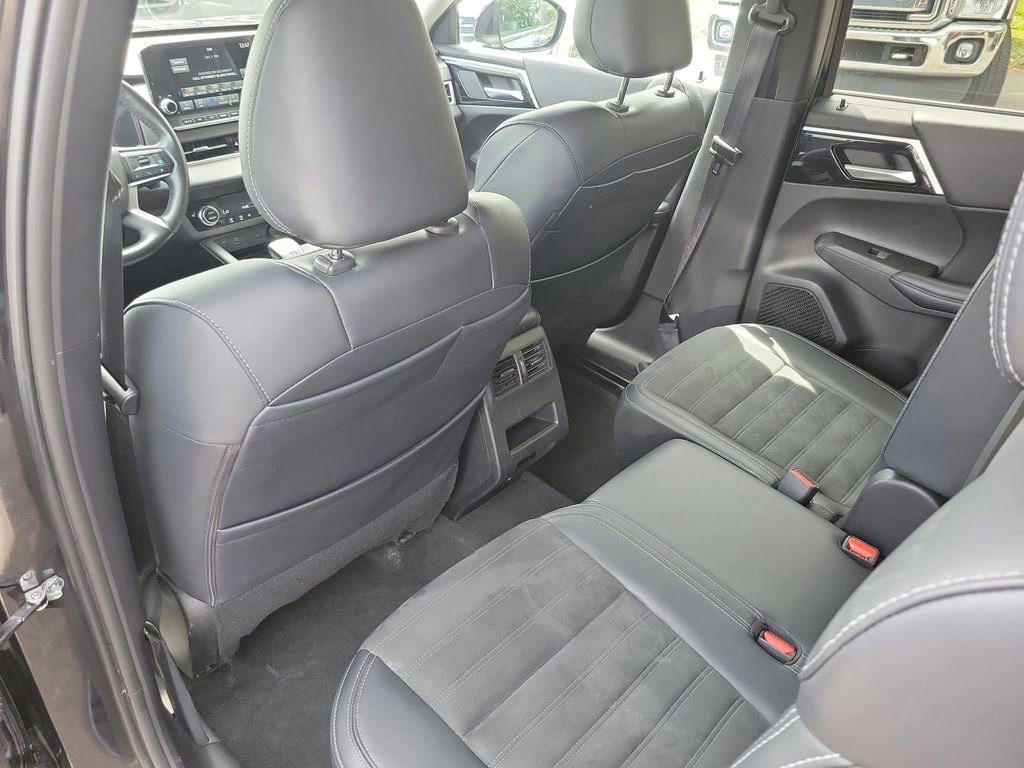 Used 2024 Mitsubishi Outlander SE AWD/4WD image 16