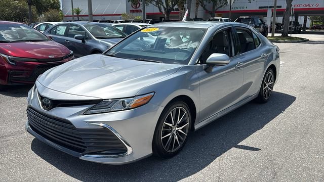 Used 2023 Toyota Camry XLE FWD image 3