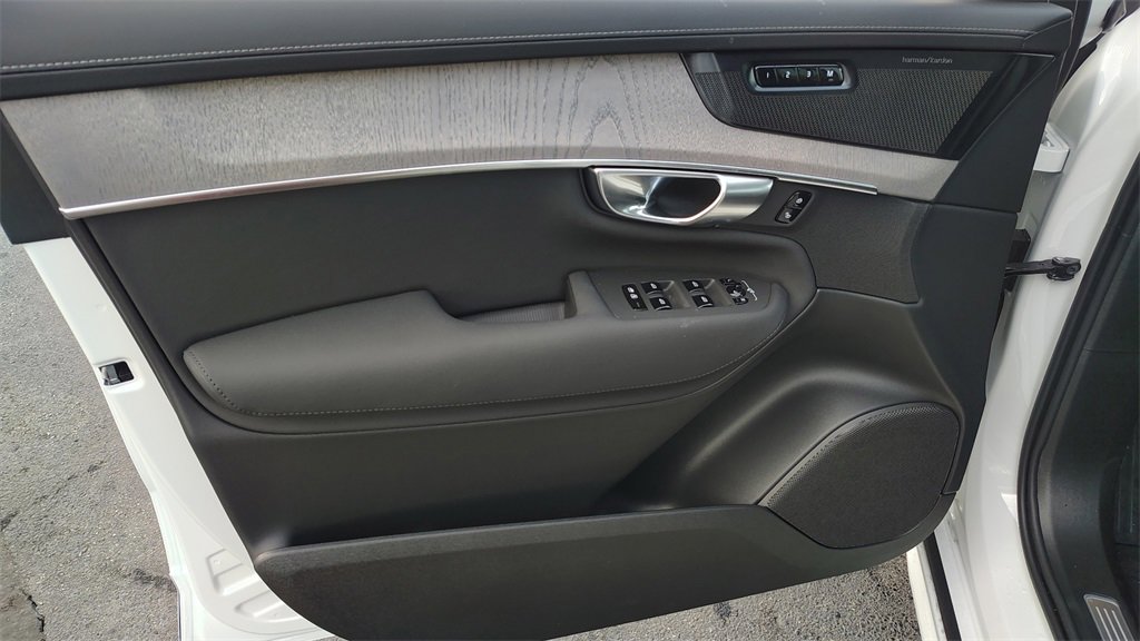 New 2026 Volvo XC90 B6 Ultra image 8