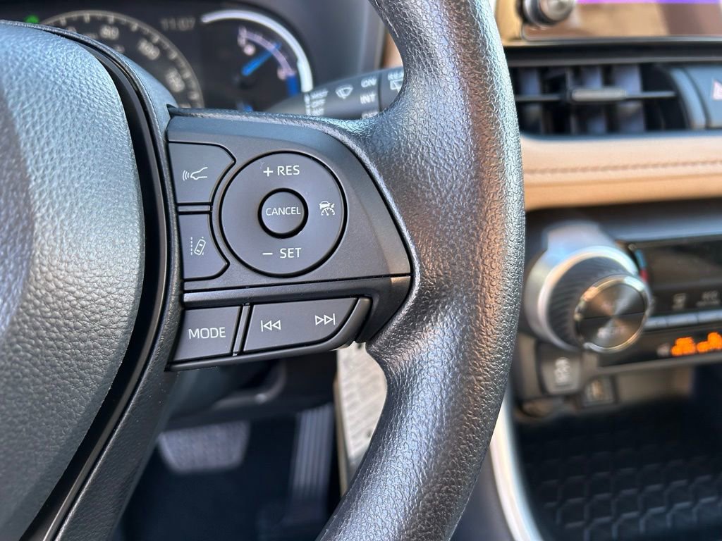 Used 2025 Toyota RAV4 SE image 20