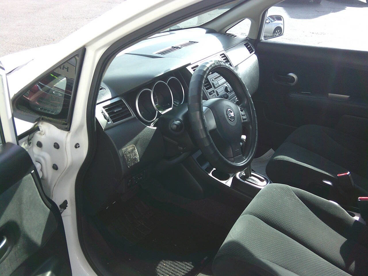 Used 2011 Nissan Versa 1.8 S w/ PWR Plus Pkg image 5