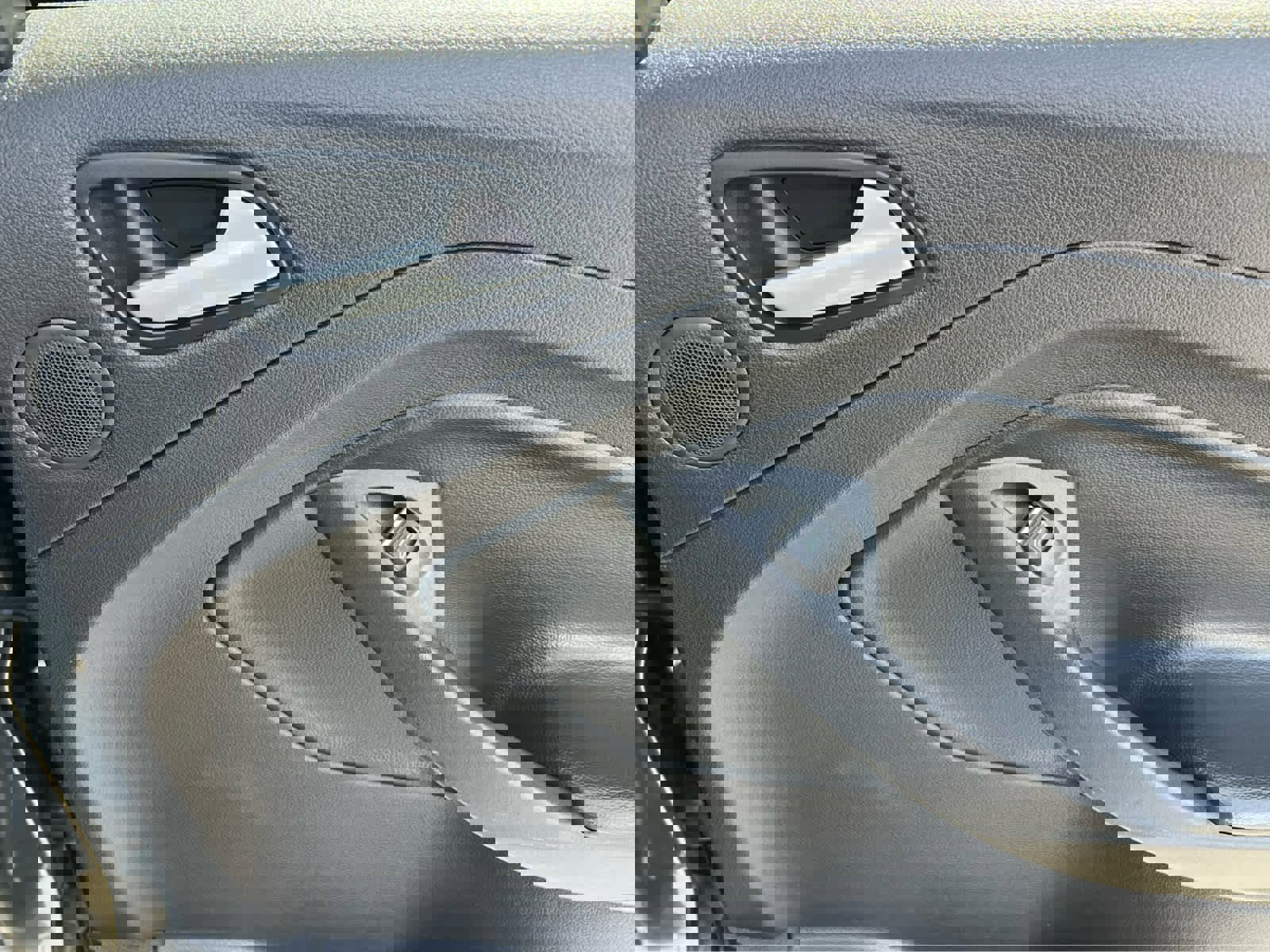 Used 2019 Ford Escape Titanium image 22