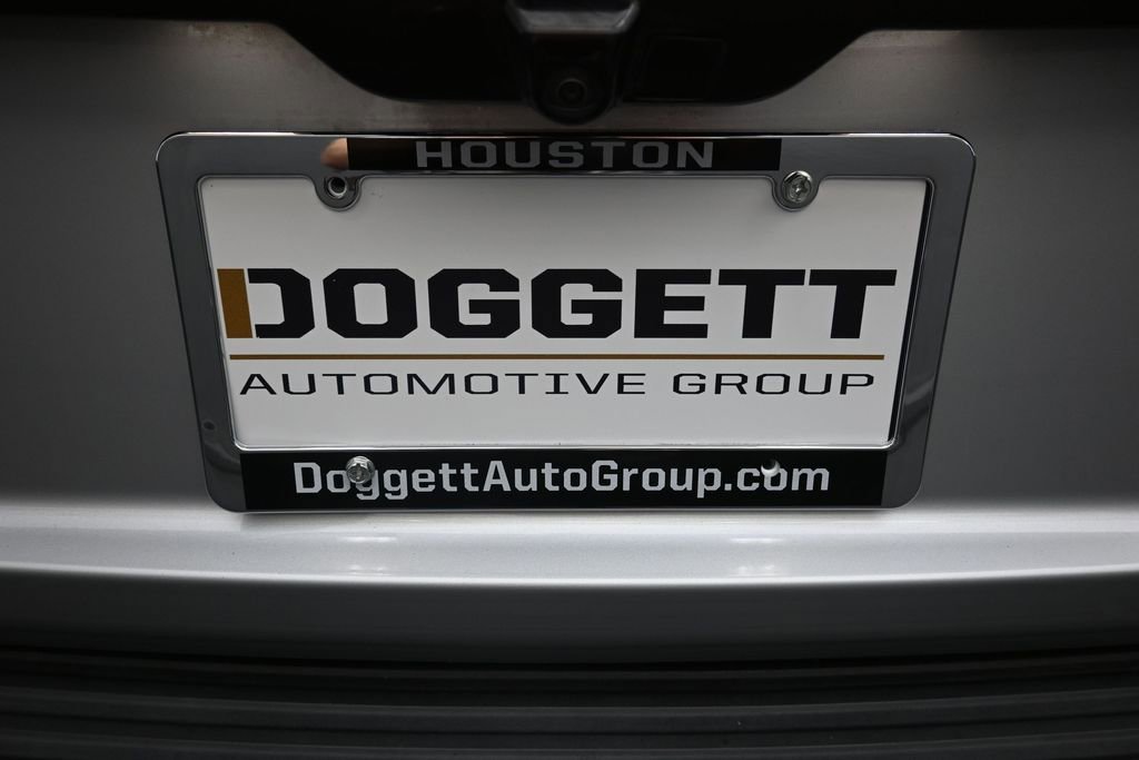 Used 2019 Lincoln Navigator Select RWD image 2