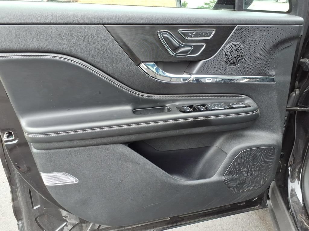 Used 2023 Lincoln Corsair AWD w/ Equipment Group 101A image 14