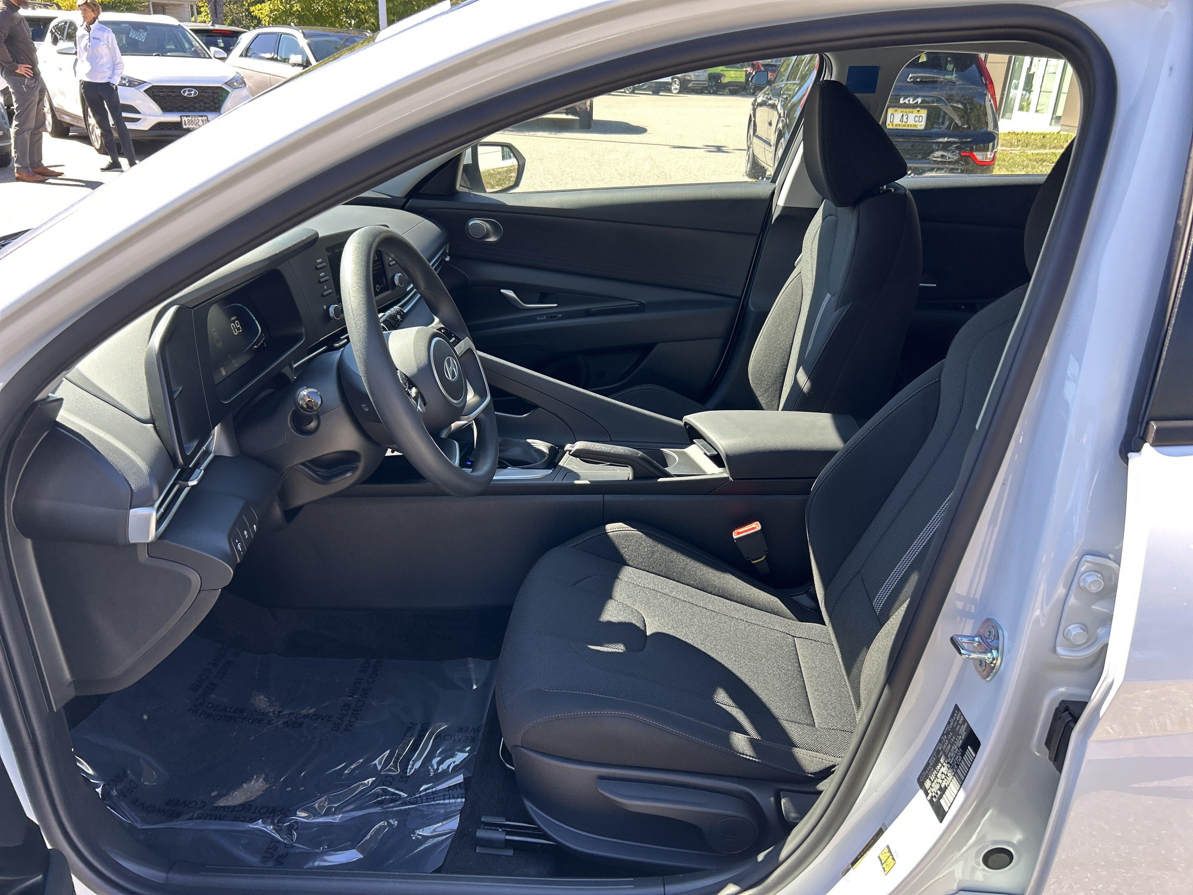 New 2026 Hyundai Elantra SE FWD image 40