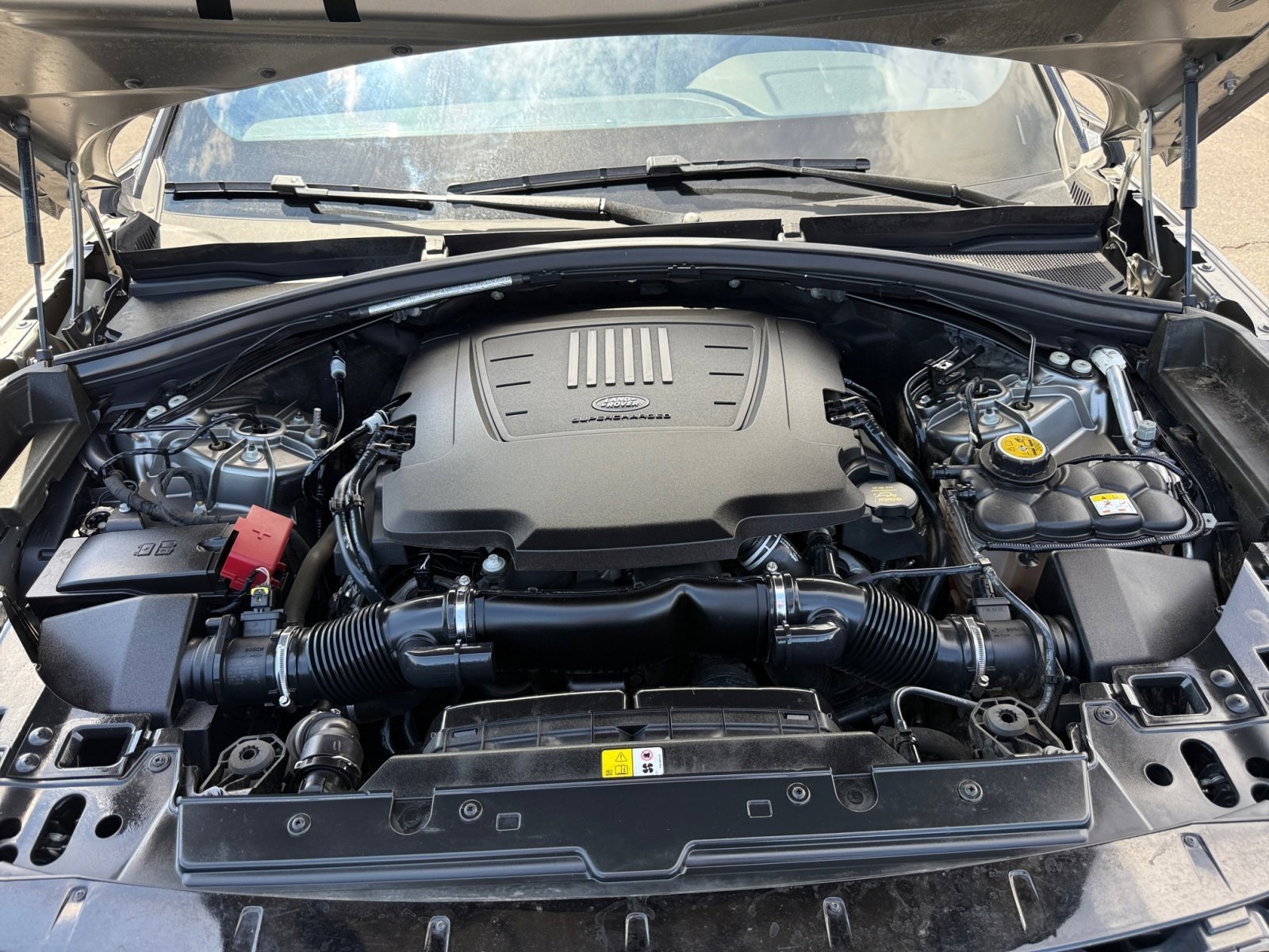 Used 2019 Land Rover Range Rover Velar R-Dynamic SE image 21