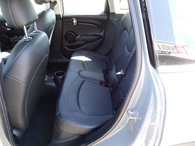 Used 2019 MINI Cooper 4-Door Hardtop w/ Signature Upholstery Package image 14
