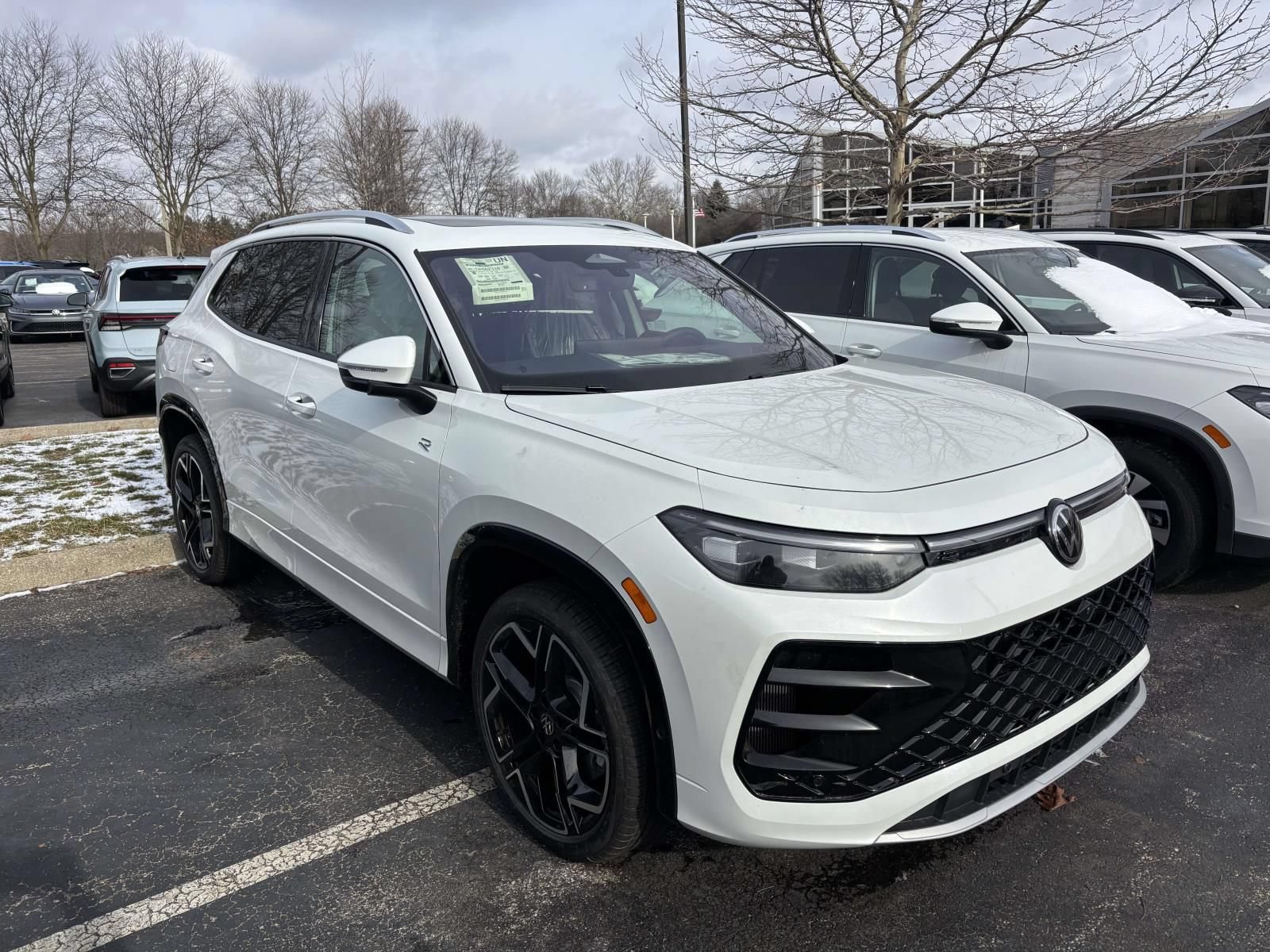 New 2026 Volkswagen Tiguan SEL R-Line AWD/4WD image 1