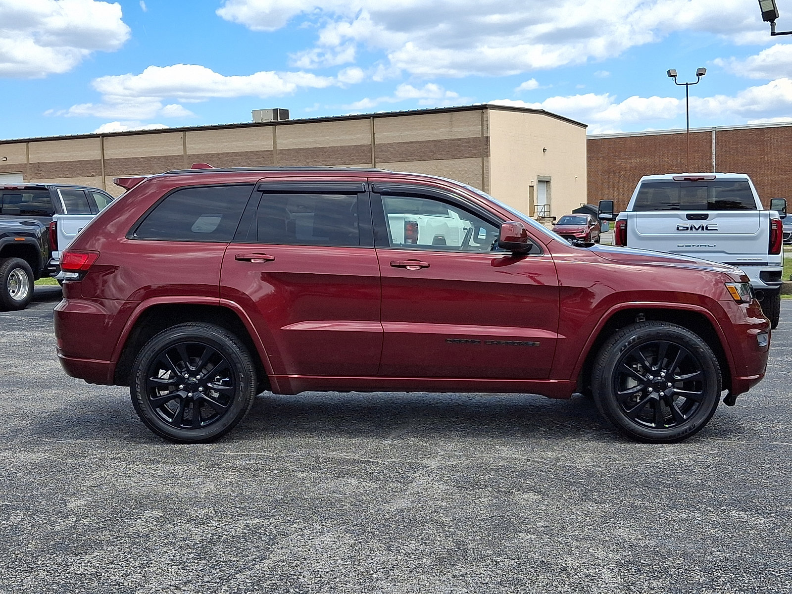 Used 2019 Jeep Grand Cherokee Altitude AWD/4WD image 8