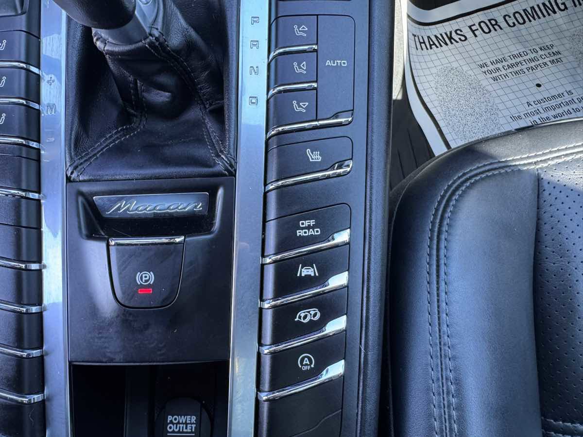 Used 2017 Porsche Macan GTS AWD/4WD image 21