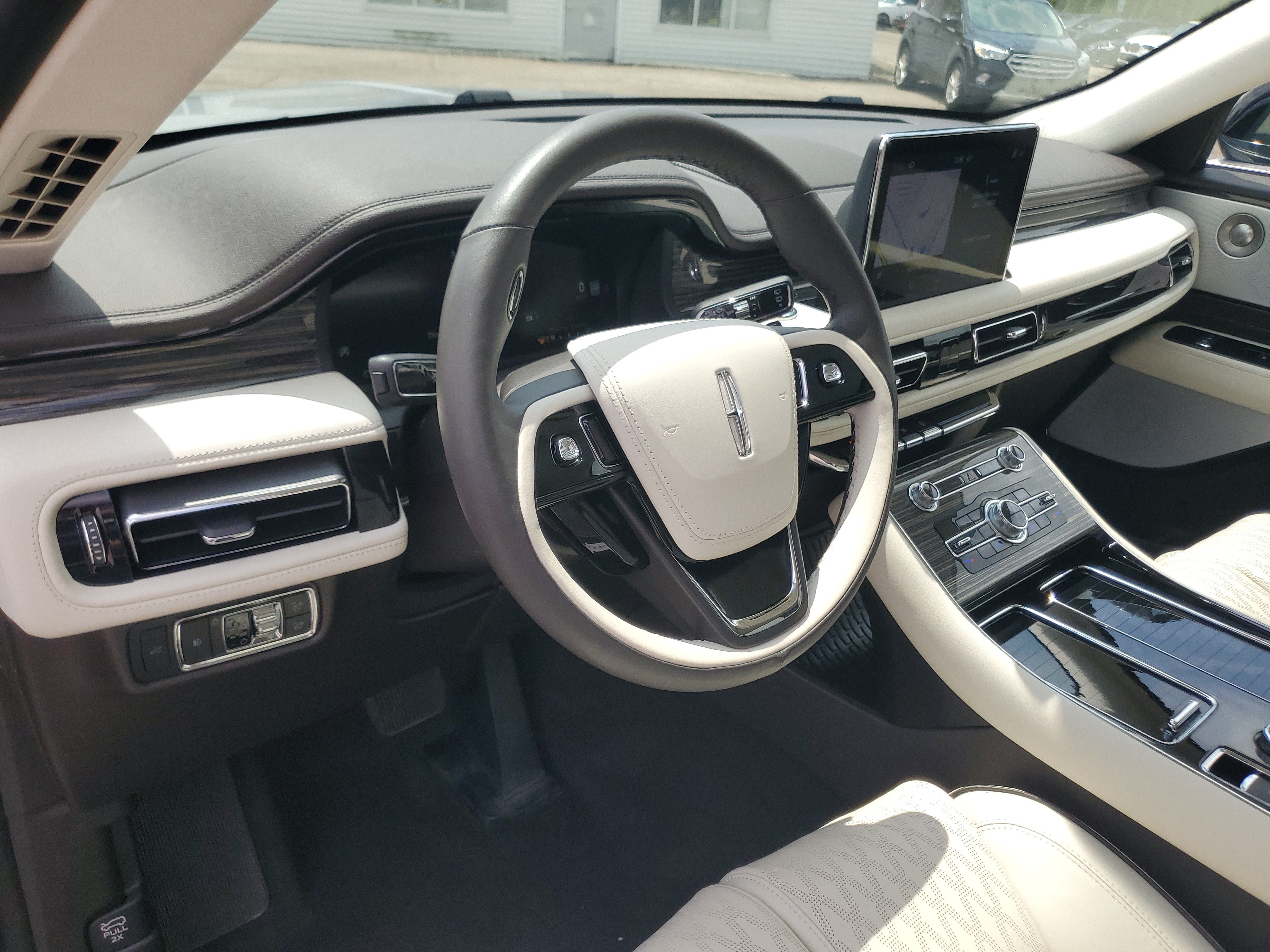 Certified 2024 Lincoln Aviator Black Label w/ Class IV Trailer Tow Package AWD/4WD image 13