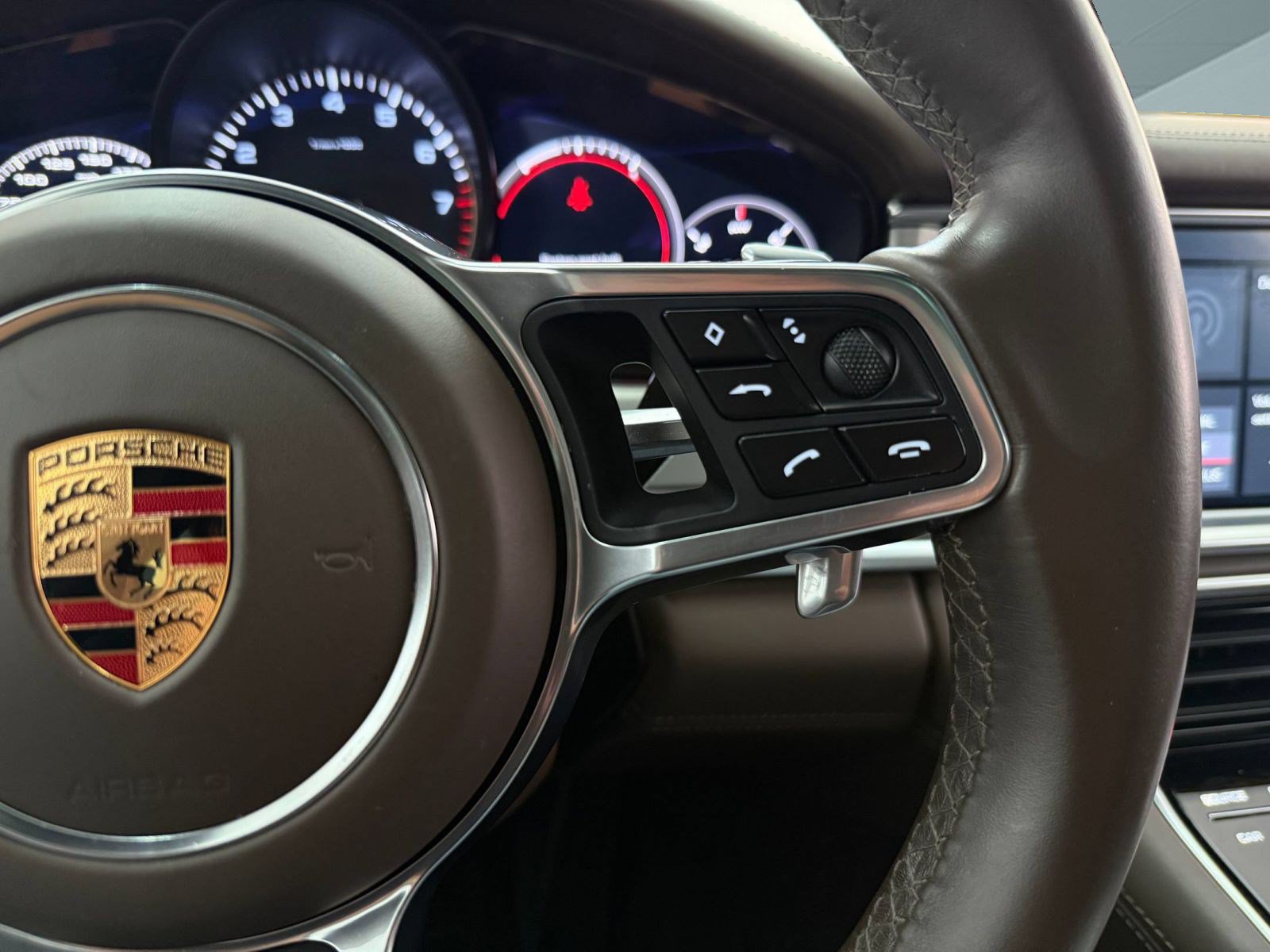 Used 2018 Porsche Panamera 4S AWD/4WD image 31