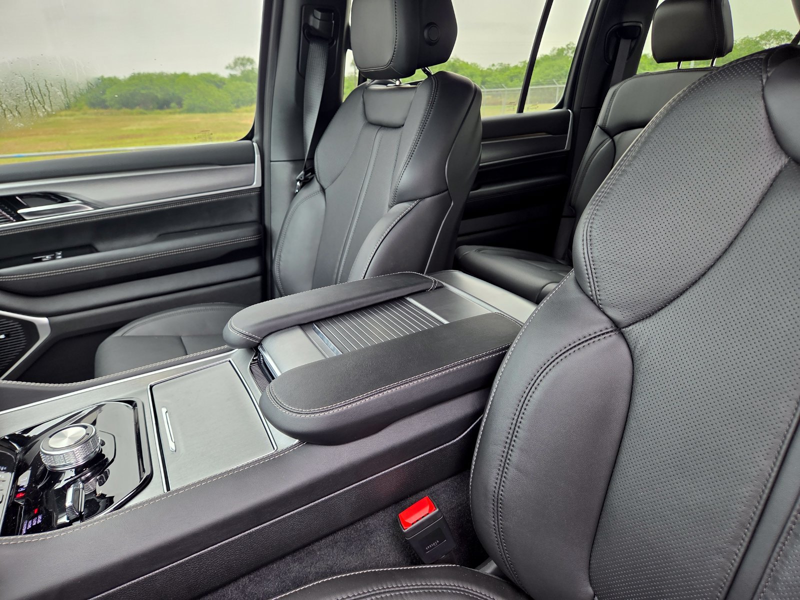 New 2026 Jeep Grand Wagoneer L 4WD w/ Premium Group I image 36
