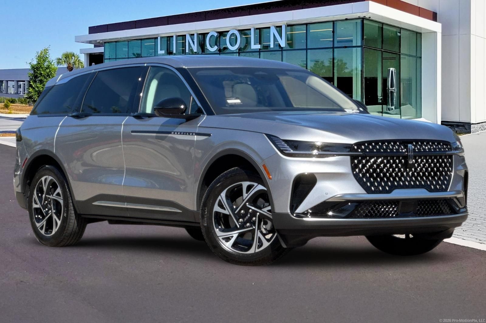 Used 2026 Lincoln Nautilus Premier w/ Equipment Group 102A AWD/4WD image 2