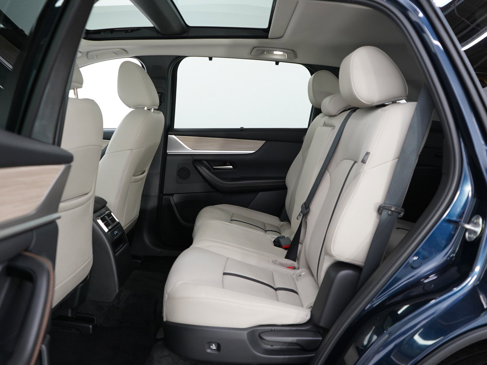 Certified 2025 MAZDA CX-90 Plug-In Hybrid w/Premium Sport image 20