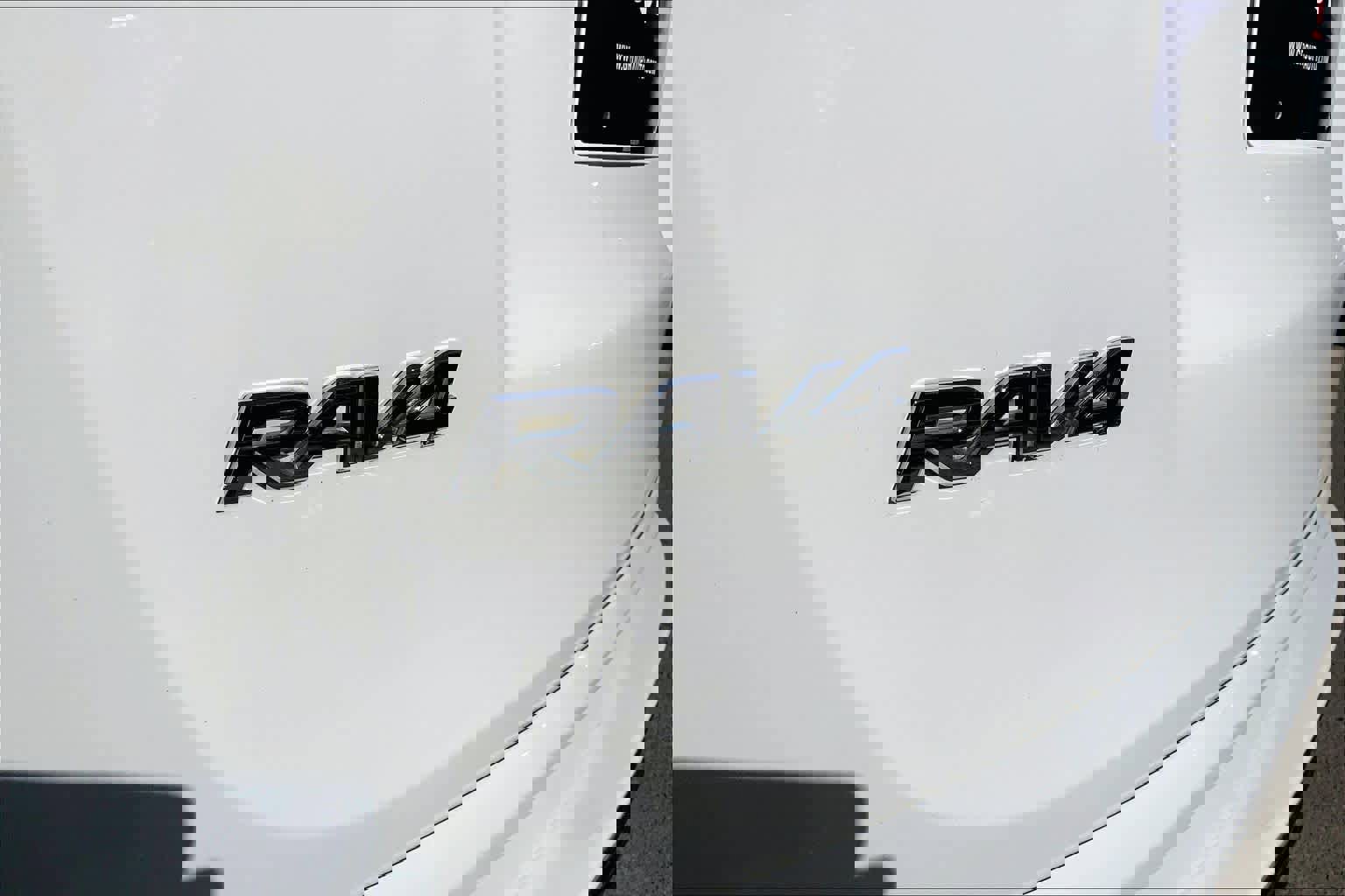 Used 2017 Toyota RAV4 LE image 29