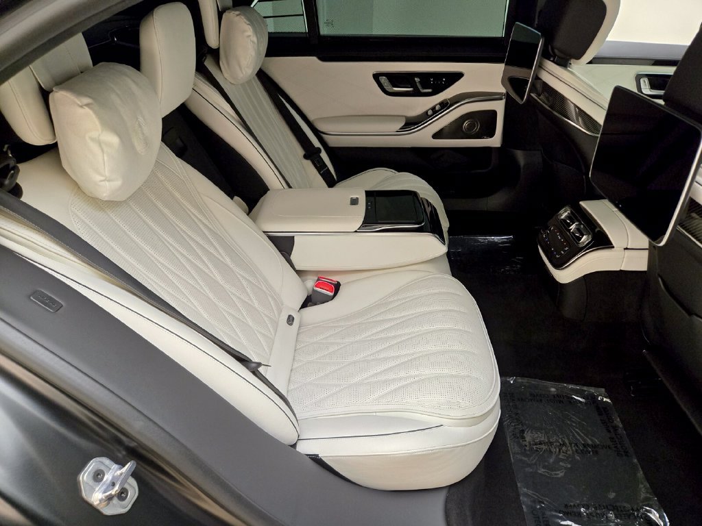 Used 2025 Mercedes-Benz S 63 AMG S image 24