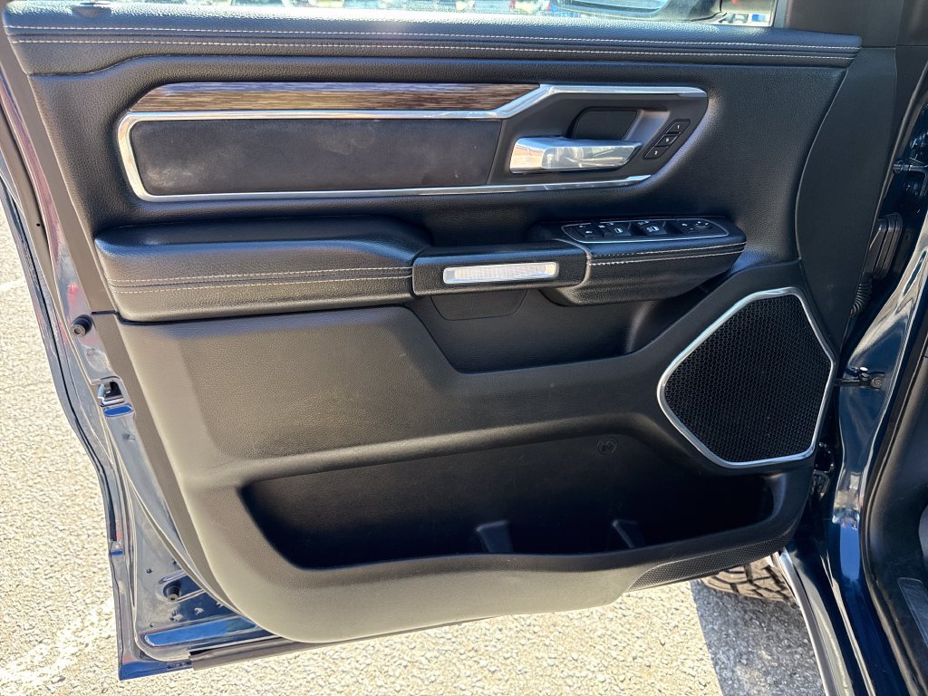 Used 2019 RAM 1500 Laramie w/ Off Road Group AWD/4WD image 14