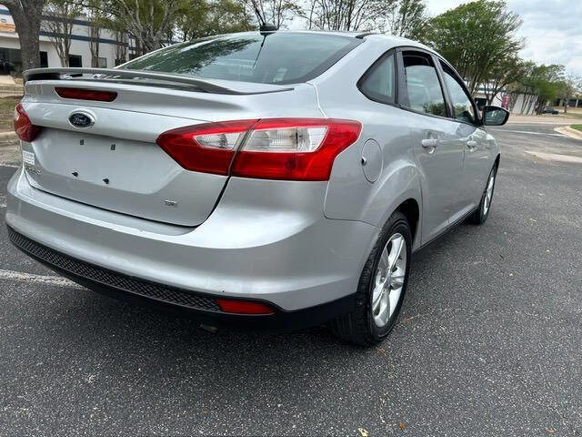 Used 2012 Ford Focus SE w/ SE Sport Pkg image 12