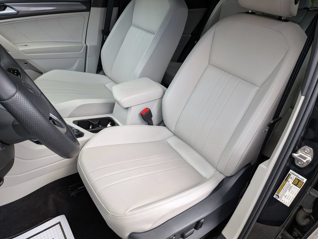 Used 2022 Volkswagen Tiguan SE R-Line AWD/4WD image 12