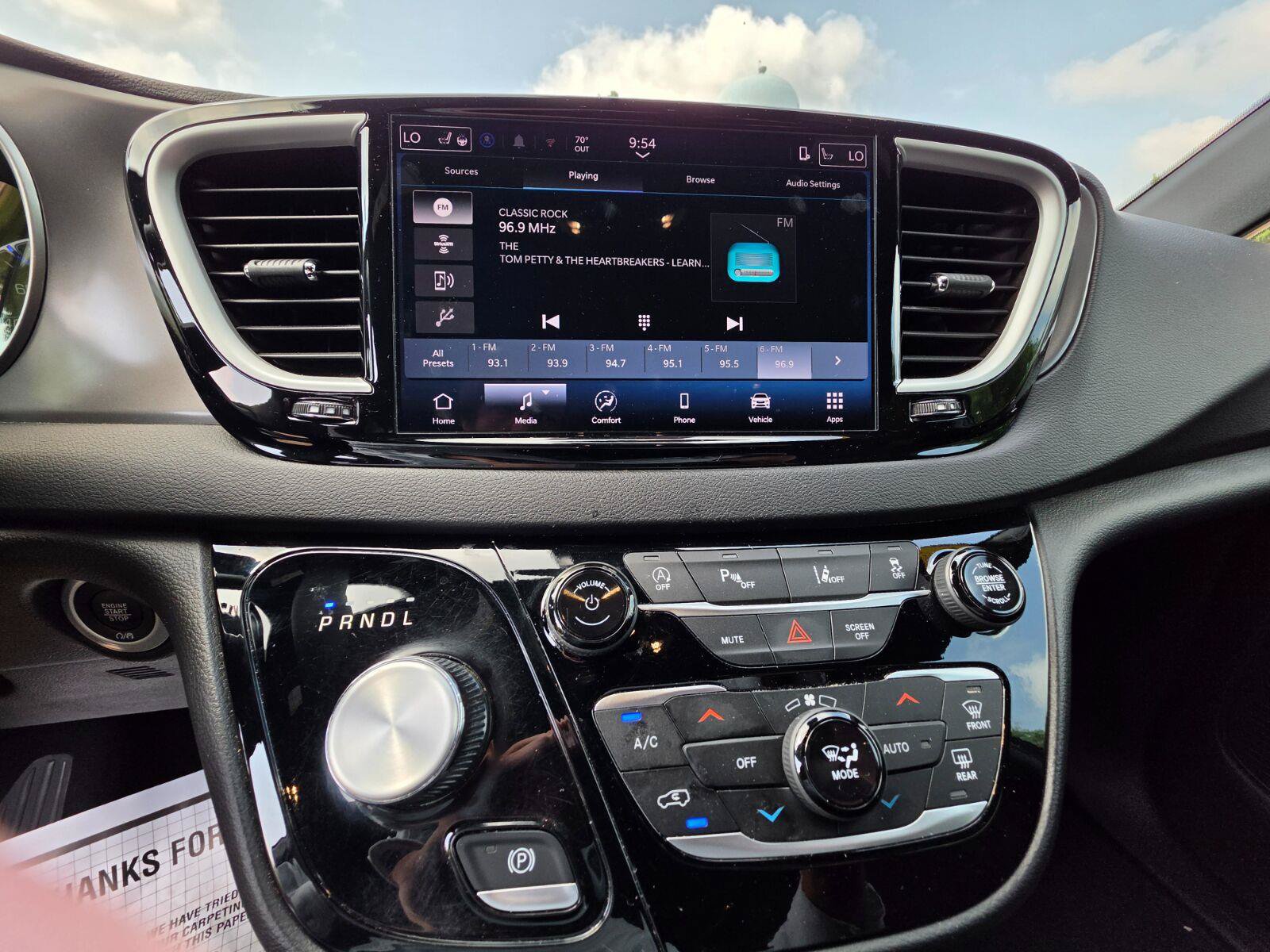 Used 2025 Chrysler Pacifica Select FWD image 12