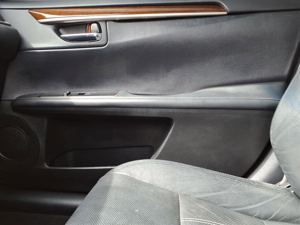 Used 2016 Lexus ES 350 w/ Luxury Package w/Wood Trim image 24