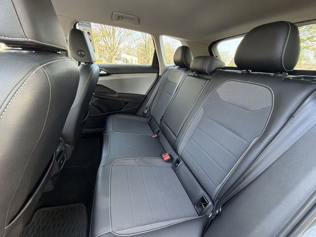 Used 2022 Volkswagen Taos SE FWD image 23