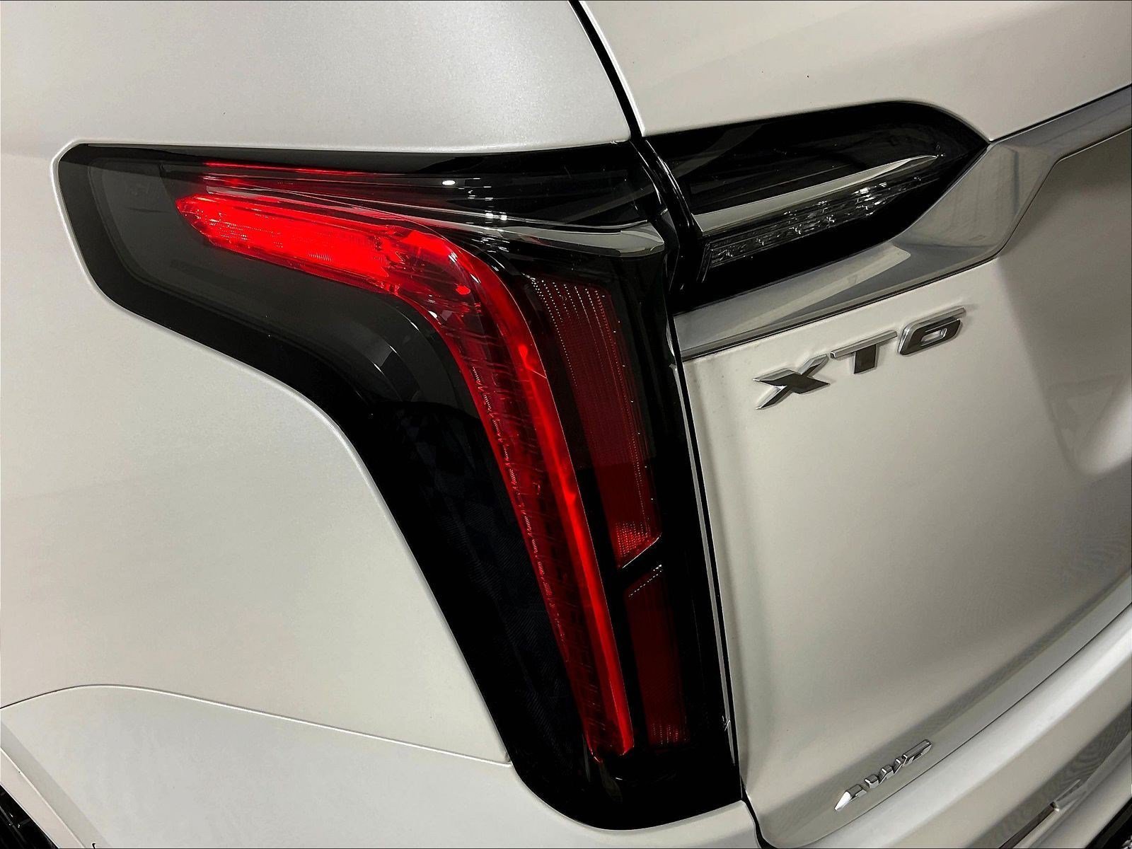 Used 2024 Cadillac XT6 Sport w/ LPO, Onyx Lite Package AWD/4WD image 23