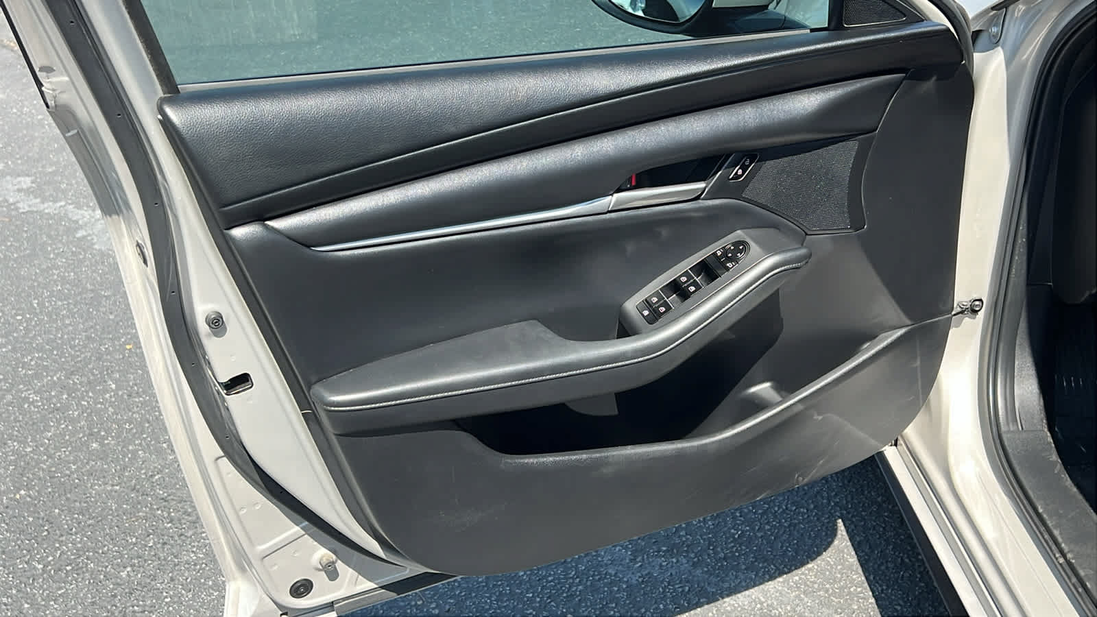 Used 2022 MAZDA MAZDA3 s FWD image 23
