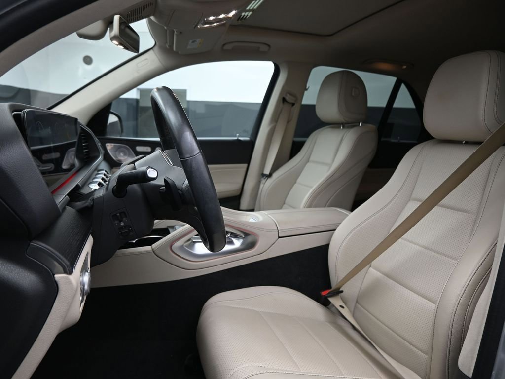 Used 2020 Mercedes-Benz GLE 350 4MATIC w/ Premium Package image 2