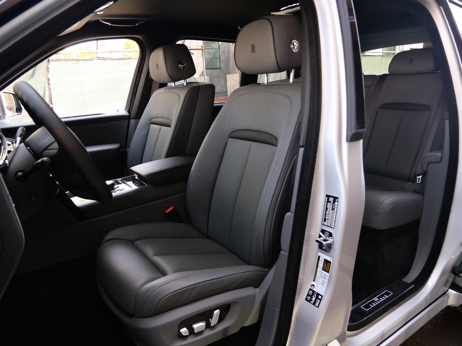 Used 2026 Rolls-Royce Cullinan Black Badge AWD/4WD image 26