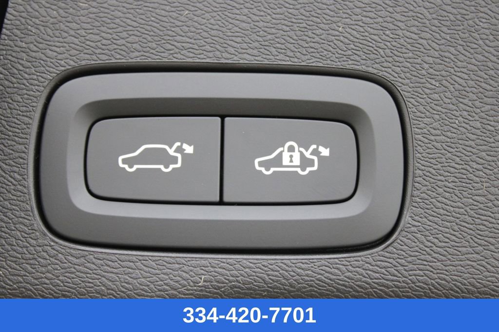 New 2026 Volvo XC60 B5 Plus w/ Climate Package image 31