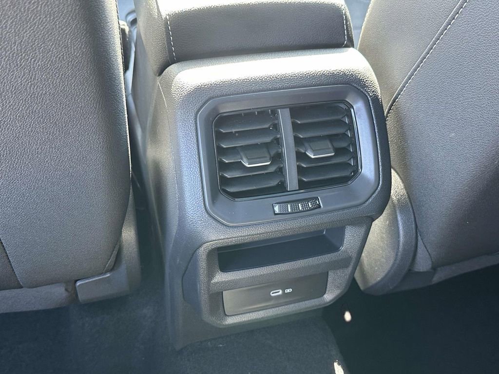 New 2025 Volkswagen Taos SE image 9