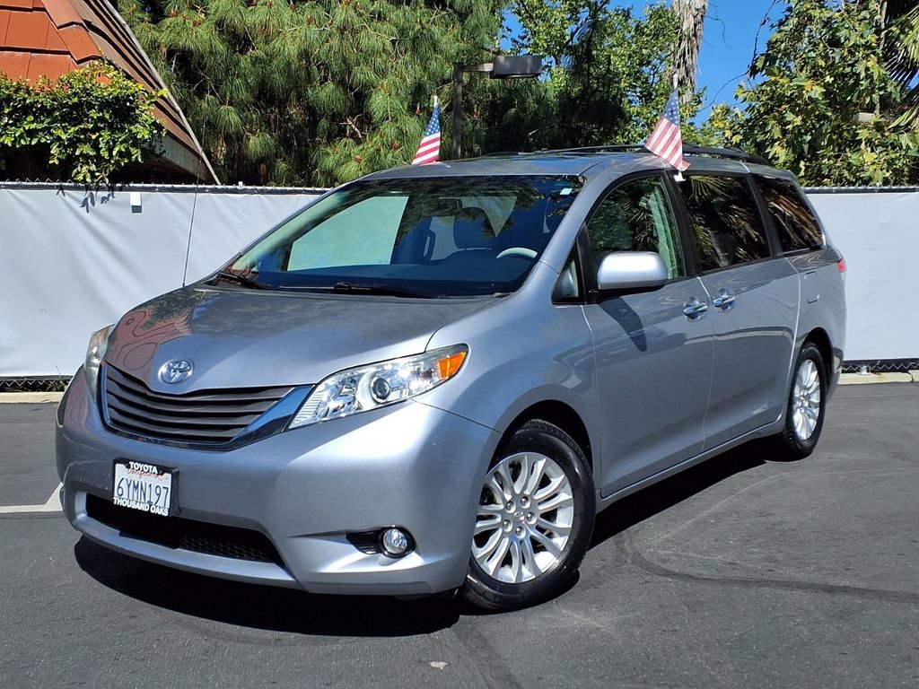 Used 2013 Toyota Sienna XLE FWD image 24