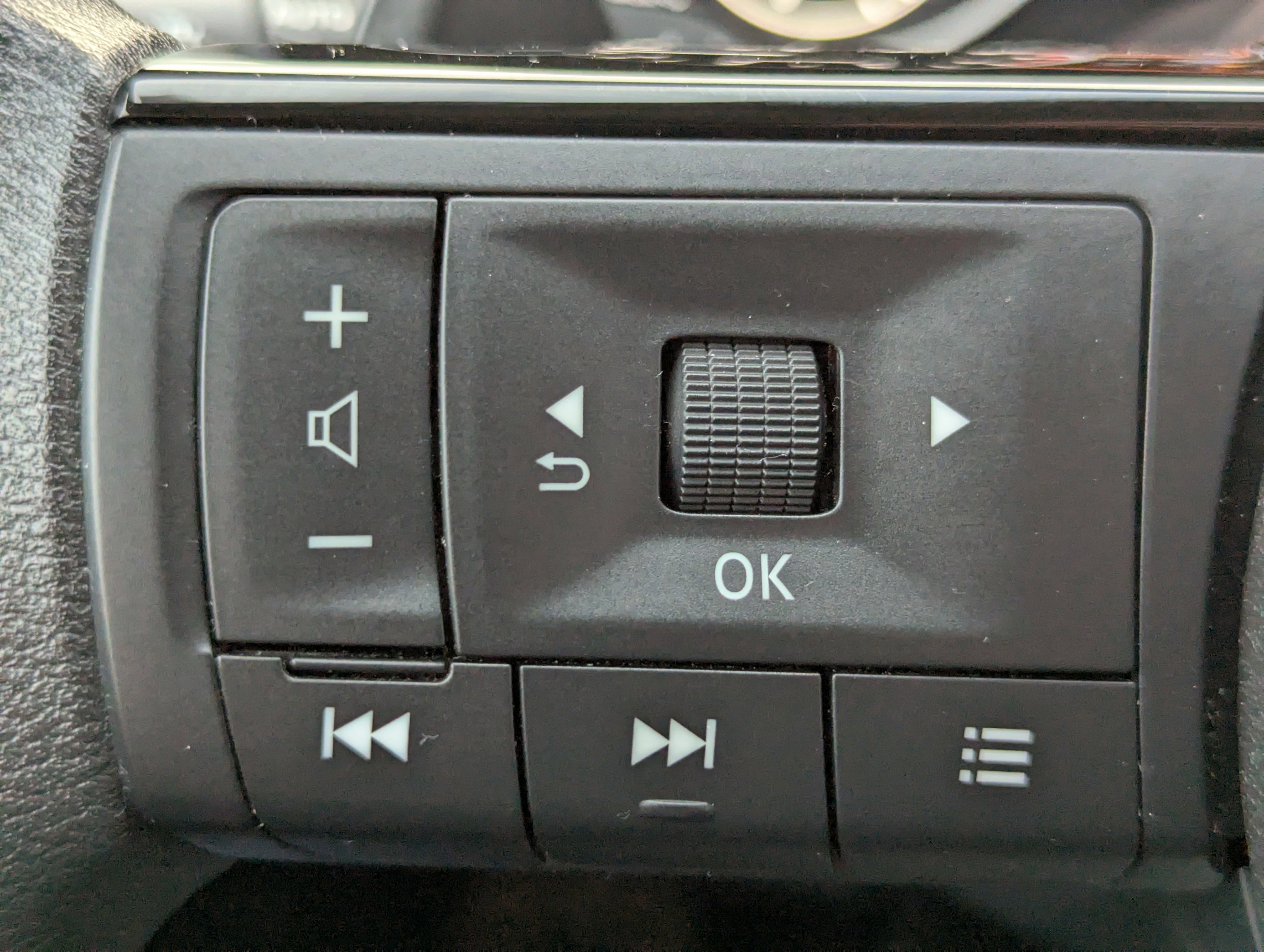 Used 2023 Nissan Rogue SV image 20