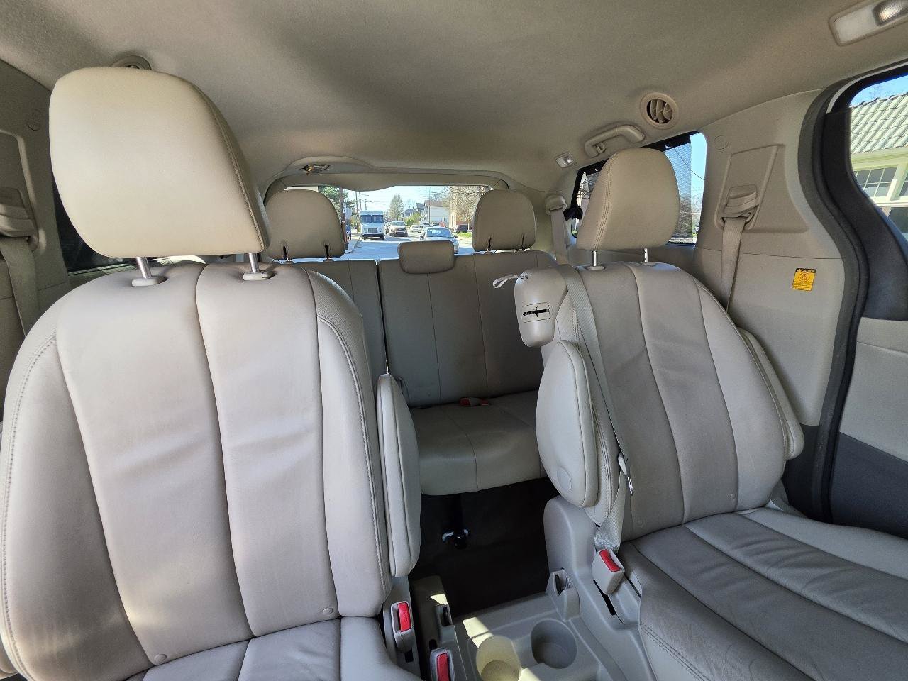 Used 2013 Toyota Sienna XLE FWD image 10