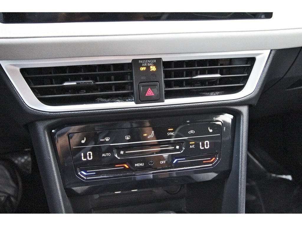 Used 2025 Volkswagen Taos SE FWD image 28