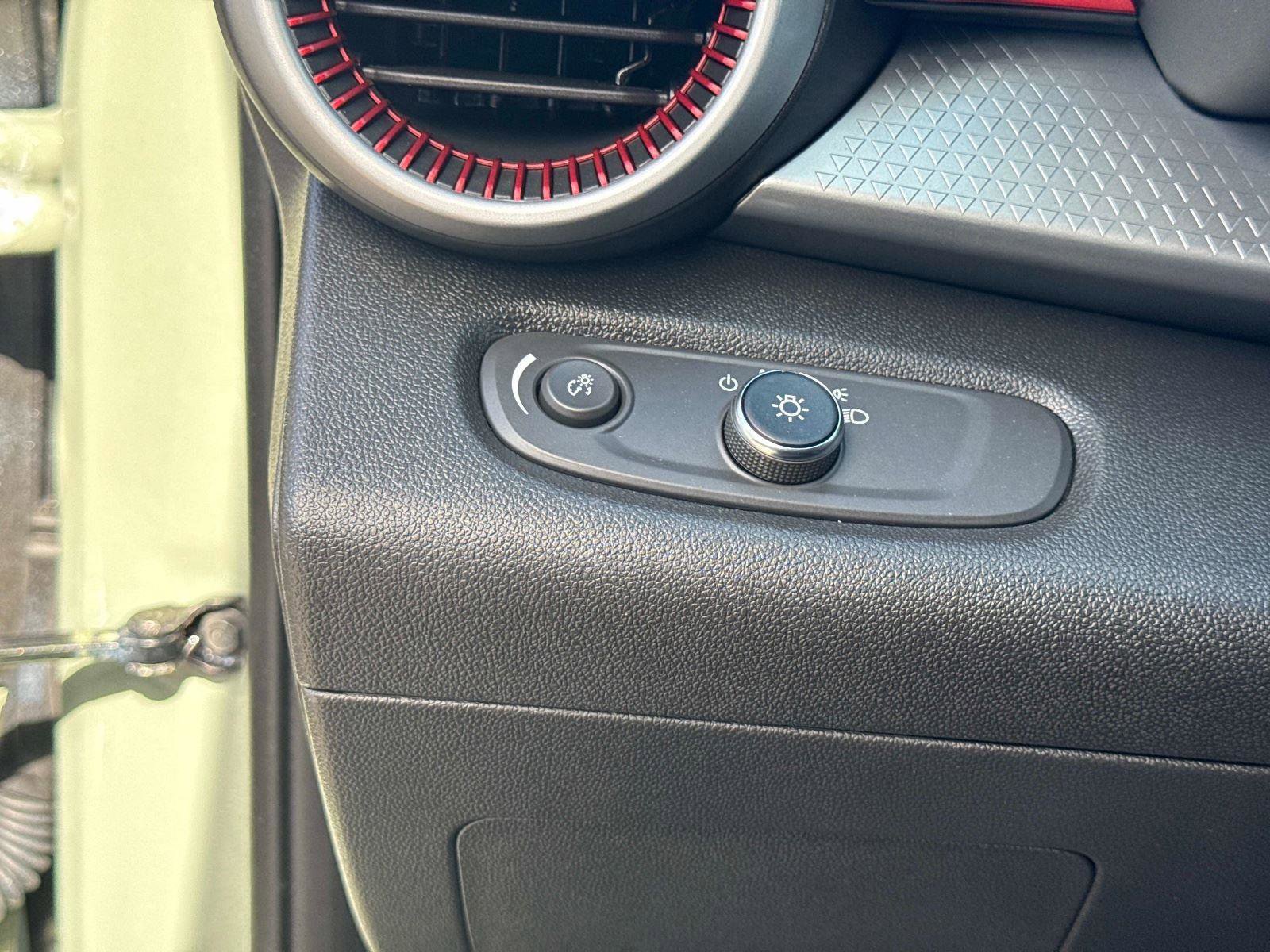 Used 2024 Chevrolet Trax RS w/ Driver Confidence Package image 29