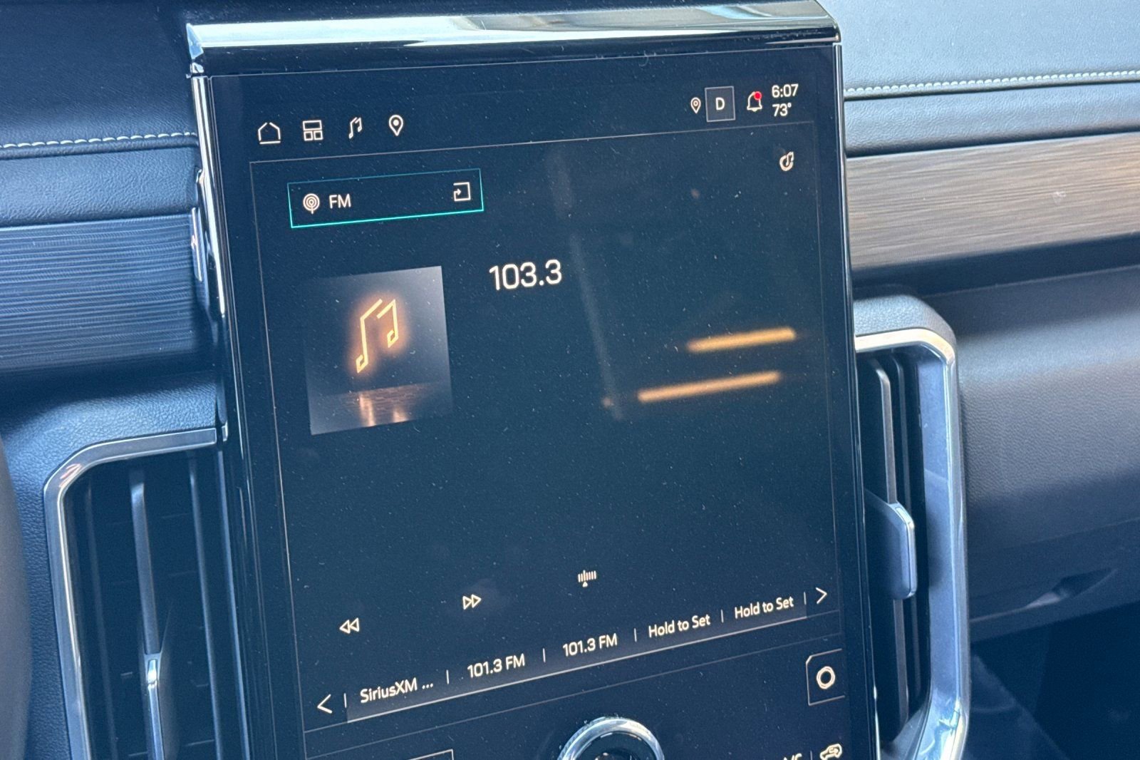 Used 2025 GMC Acadia Elevation image 24