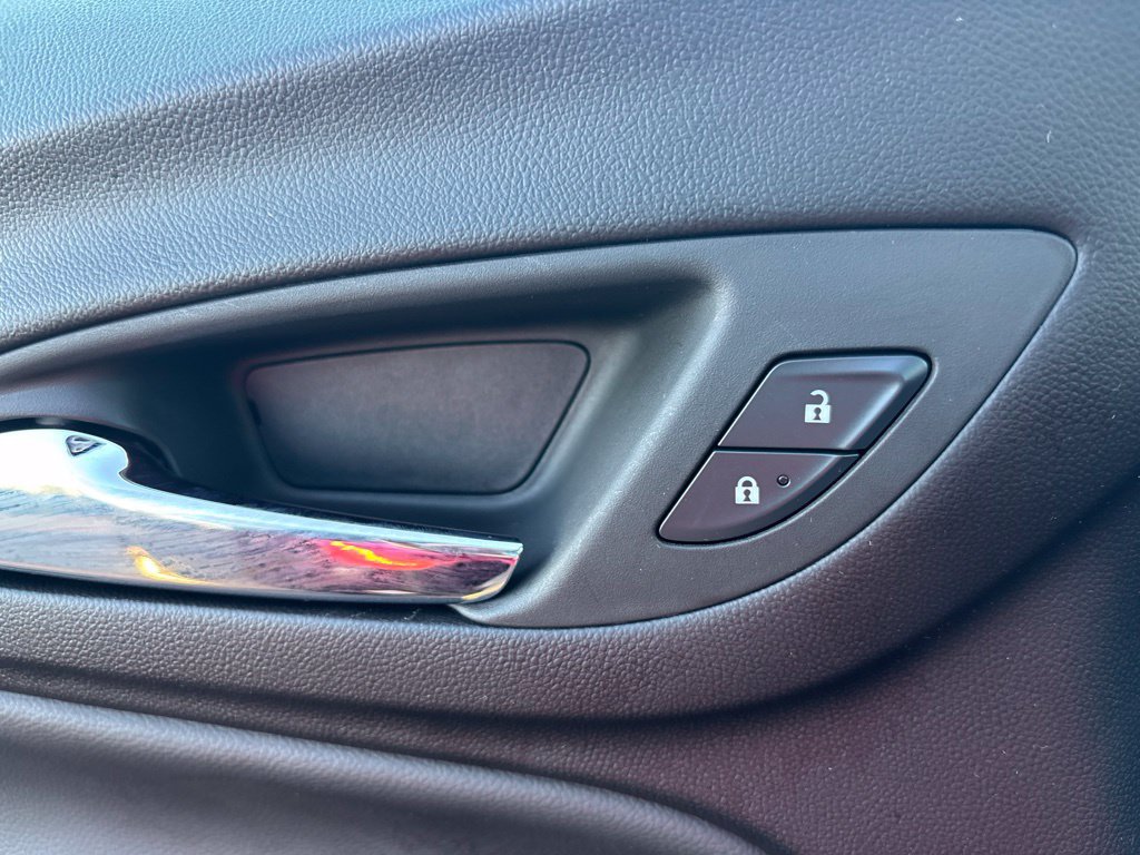 Used 2024 Chevrolet Equinox LT FWD image 18