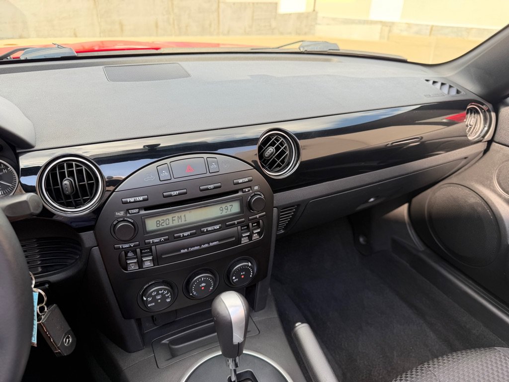 Used 2008 MAZDA MX-5 Miata Touring RWD image 15