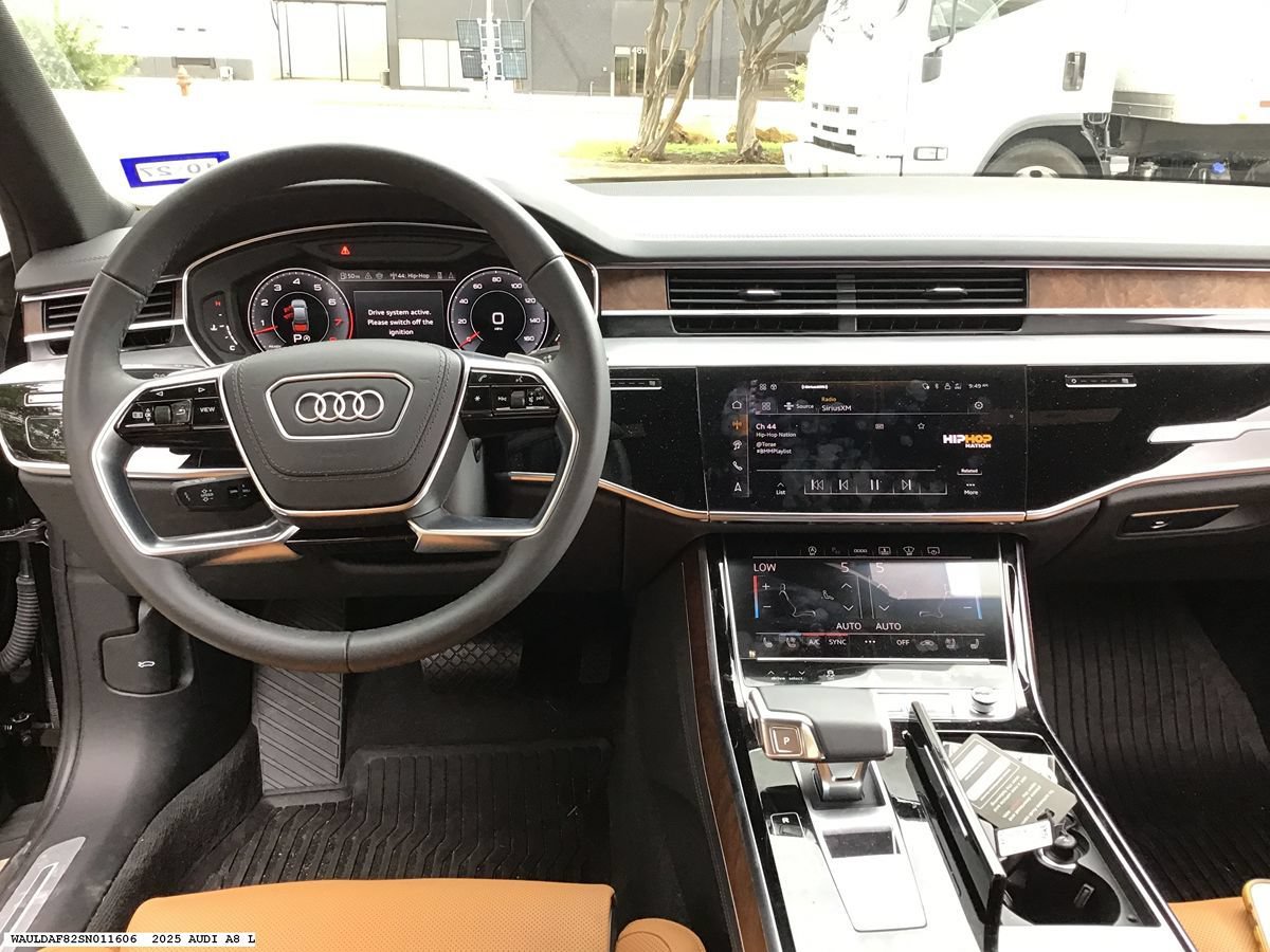 Used 2025 Audi A8 L 3.0T AWD/4WD image 9