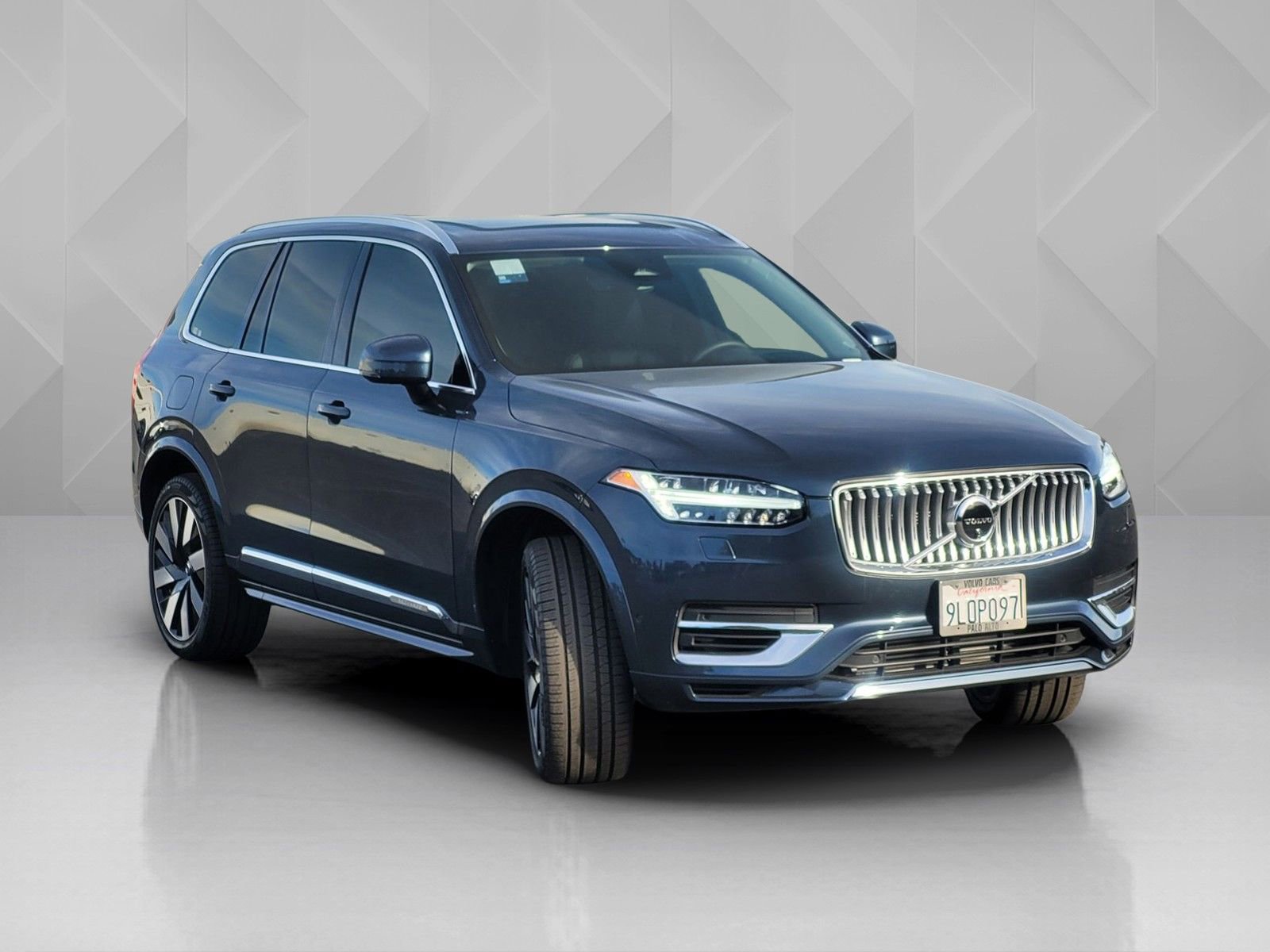 Certified 2024 Volvo XC90 T8 Ultimate w/ Protection Package Premier image 8