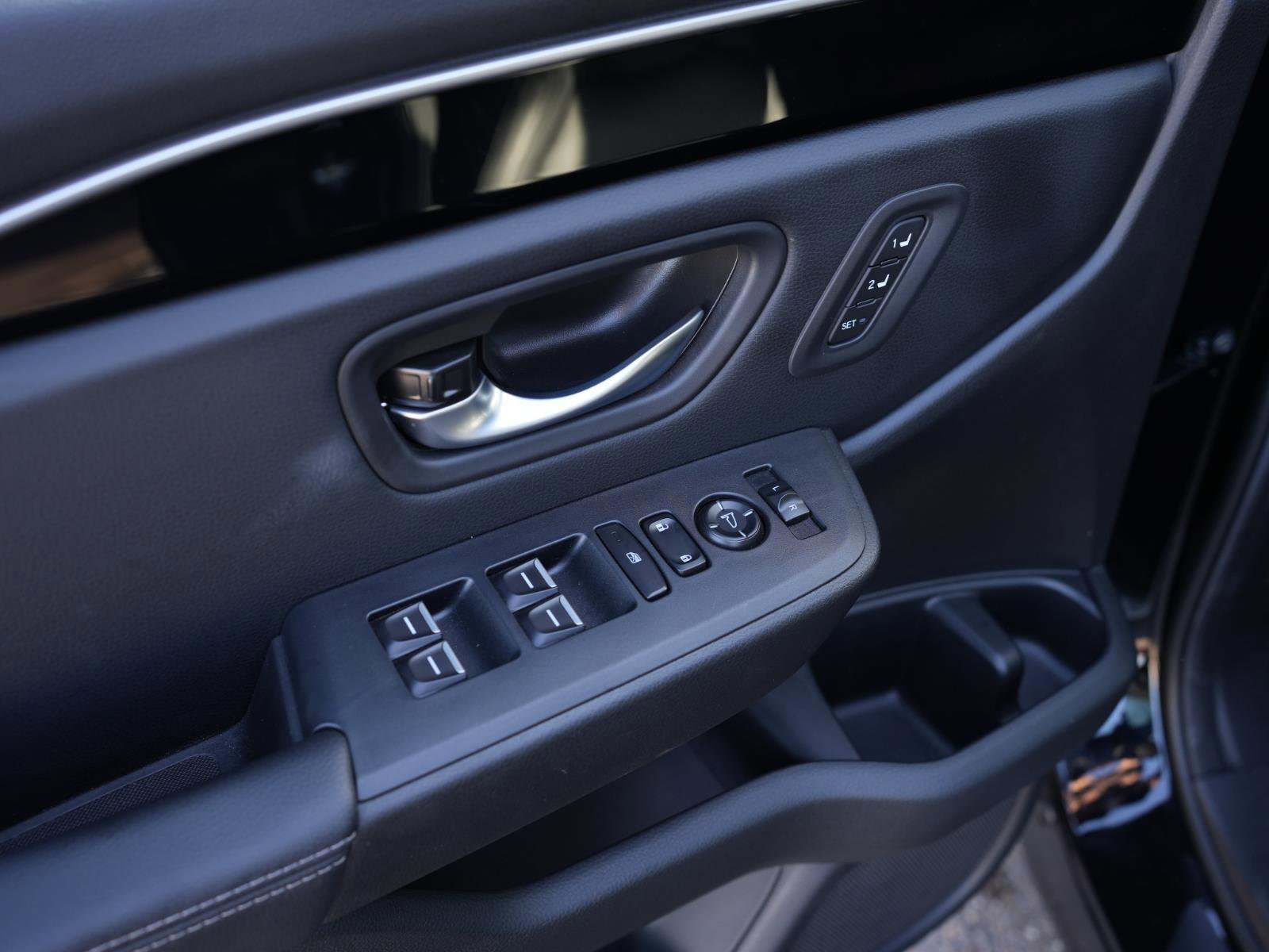 Used 2025 Honda Pilot EX-L image 12
